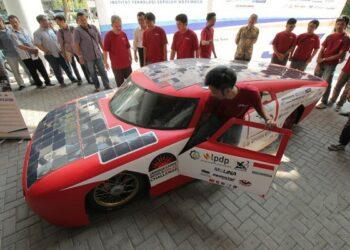 Mahasiswa UNP Ciptakan Mobil Listrik