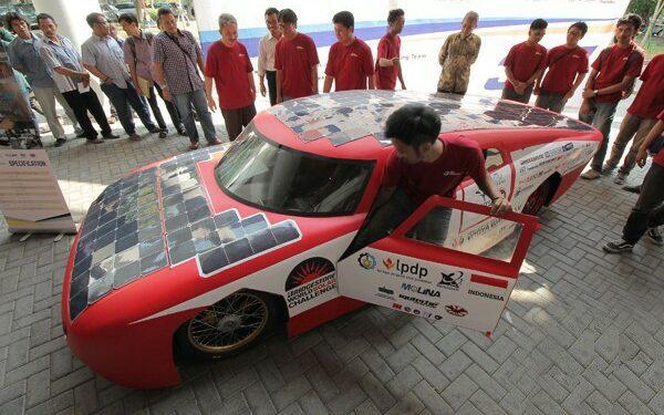 Mahasiswa UNP Ciptakan Mobil Listrik