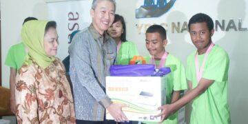 Remaja Disabilitas Juara GITC Mendapat Bantuan Penunjang Belajar