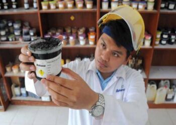 Peneliti Ini Ubah Oli Bekas Jadi Bom