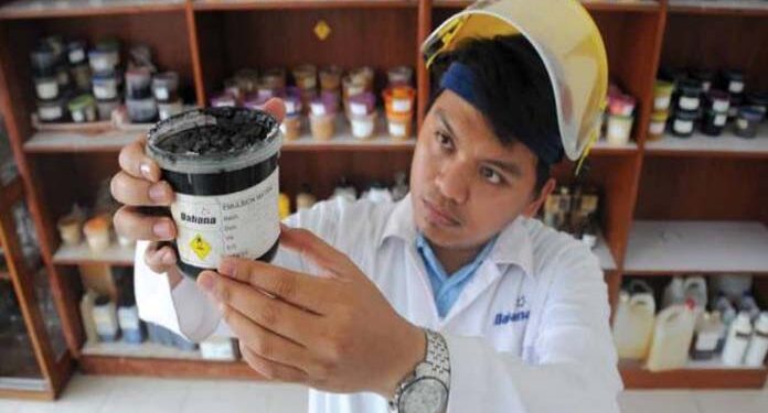 Peneliti Ini Ubah Oli Bekas Jadi Bom