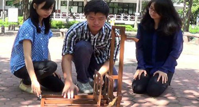 “Fliptruck” Multifungsi dari Ubaya Juara Descomfirst 2016