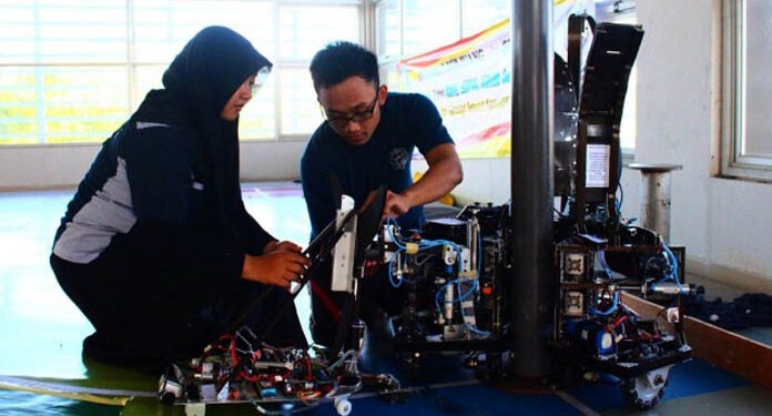 ITS  Ingin Juarai Kontes Robot Indonesia