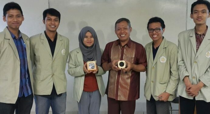 Mahasiswa UGM Kembangkan Speaker Bluetooth Bahan Kayu