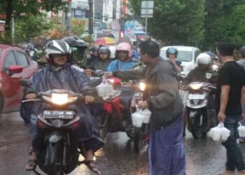Bukalapak Bagikan Paket Takjil di 14 Kota