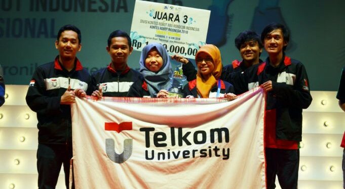 Tim Roobics Tel-U Juara 3 Kontes Robot Indonesia (KRI) 2016