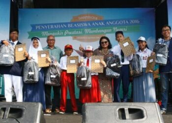 Astra Salurkan Beasiswa Kepada Anak-anak Karyawannya Yang Berprestasi