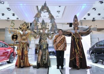 Lexus Parade Busana Nasional di GIIAS 2016