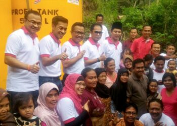 Bangun Sarana Air Bersih dan MCK bagi Warga Jawa Timur