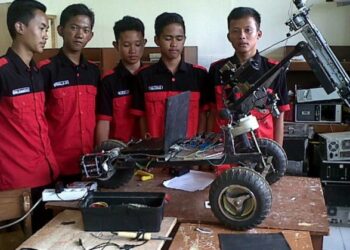 Menggunakan Bahan Bekas, Anak SMK Ciptakan Robot Penjinak Bom