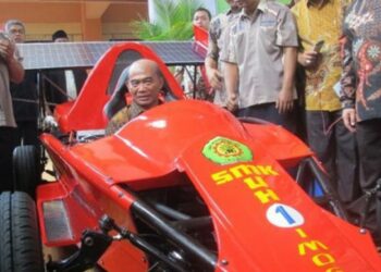 Mendikbud Luncurkan Mobil Formula Hybrid Karya Siswa SMK