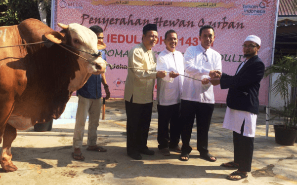 Peringati Idul Adha 1437 H, Telkom Serahkan 497 Hewan Kurban