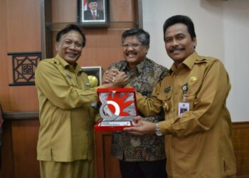 Gresik Raih Penghargaan Smart City Nusantara 2016