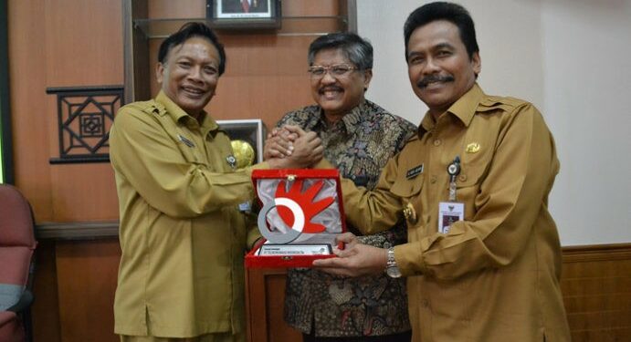 Gresik Raih Penghargaan Smart City Nusantara 2016