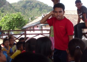 Hendriyadi Bahtiar : Membantu Pendidikan Anak-Anak dan Memberdayakan Masyarakat Pesisir