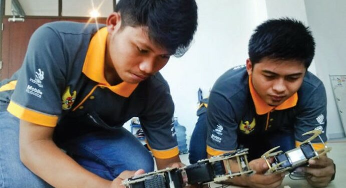 Mahasiswa PENS Raih Emas di Kompetisi Robotika Se-ASEAN