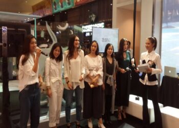 Menangkap Inspirasi 8 Wanita Dalam Foto