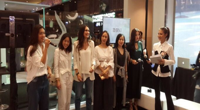 Menangkap Inspirasi 8 Wanita Dalam Foto