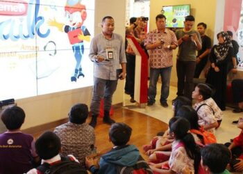 Telkomsel Edukasi #internetBAIK di Indonesia Cyberkids Camp 2016