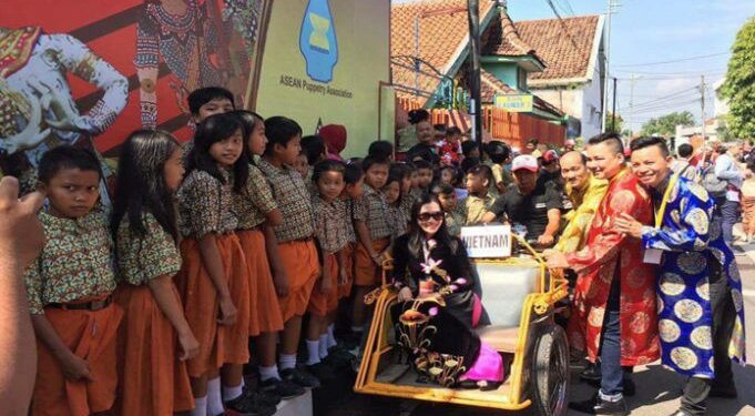 Karnaval Budaya ASEAN di Mojokerto