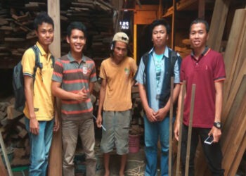 Mahasiswa USM Bimbing Pemilik UKM Kelola Situs Online