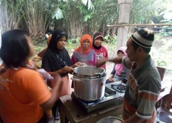 Mahasiswa UGM Bina Peternak Susu Di Sleman Tingkatkan Pendapatan