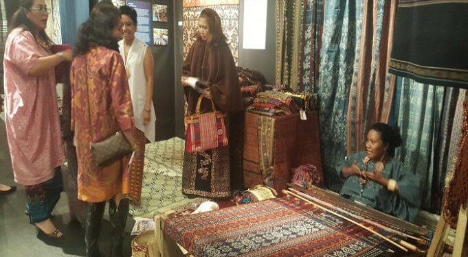 Batik dan Tenun Indonesia Tampil Di San Francisco
