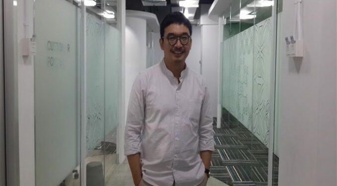 Rowland Asfales : Memproduksi Sepatu Ramah Lingkungan Yang Trendi