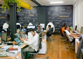 Portal Edukasi Karier Bukapintu.co Bidik Anak Muda