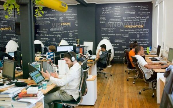 Portal Edukasi Karier Bukapintu.co Bidik Anak Muda