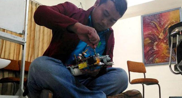 Robot Pembersih Lantai Dari Untag