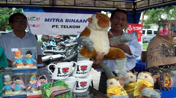 Telkom Salurkan Dana Rp 1,2 M Untuk Pengembangan UMKM Kalsel