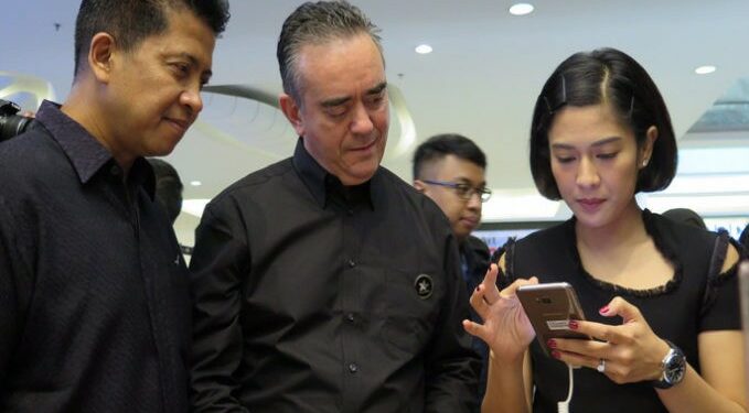 XL Axiata Sedia Pre Order Samsung S8+