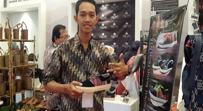 M. Firdaus Abdulloh : Bikin Tenun NTB Mendunia Lewat Sepatu Selo