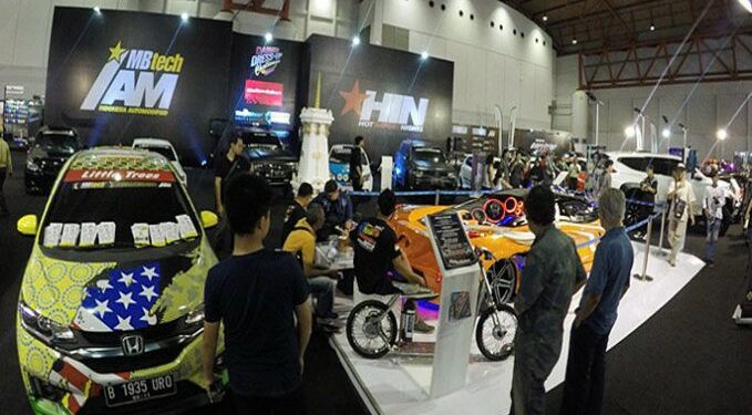 Kontes Mobil Modifikasi Curi Perhatian Pengunjung IIMS 2017