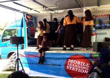 Sharp Indonesia Peringati Hari Bumi Lewat Mobil Belajar Keliling
