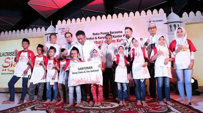 Telkomsel Gelar Buka Bersama 10 Ribu Anak Yatim