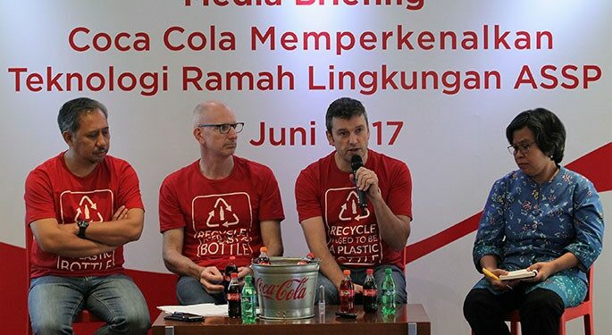 Coca Cola Komit Kurangi Limbah Plastik