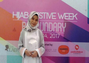 Anis Saffira : Terinspirasi Mengumpulkan dan Memasarkan Karya Para Desainer Fesyen Muslim Lokal