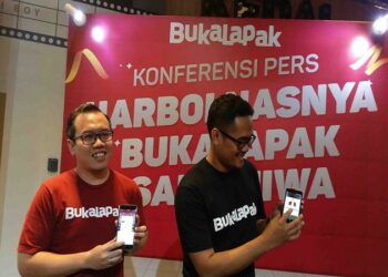 Orang Indonesia Berbelanja di Waktu Kerja