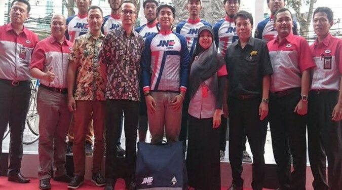 JNE Gandeng Komunitas Sepeda Distribusikan Paket