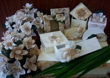 Manfaatkan Kulit Bawang Bagi Kerajinan