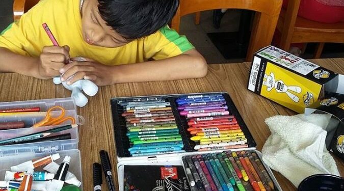 Bantu Pendidikan Anak-Anak, Resto Cepat Saji Ini Jual Boneka