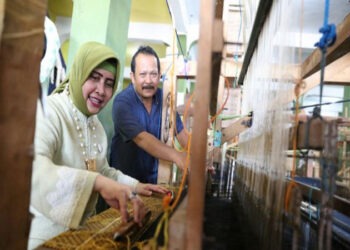 Tenun Tradisional Harus Produktif