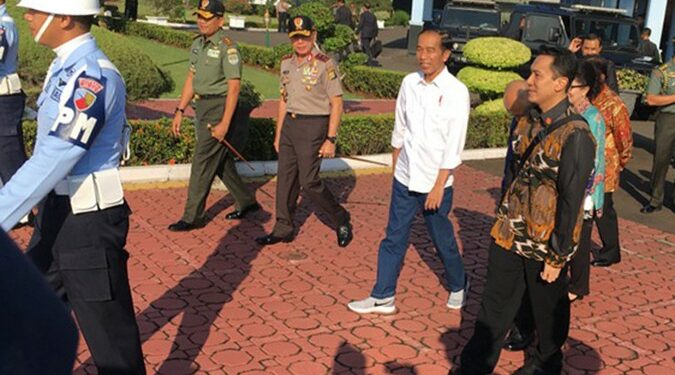 Sneaker Presiden Jokowi Kini Tersedia di e-Bay Blanja
