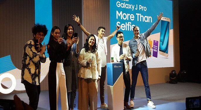 Samsung Galaxy J Pro Lengkapi Pengalaman Selfi & Vlogging