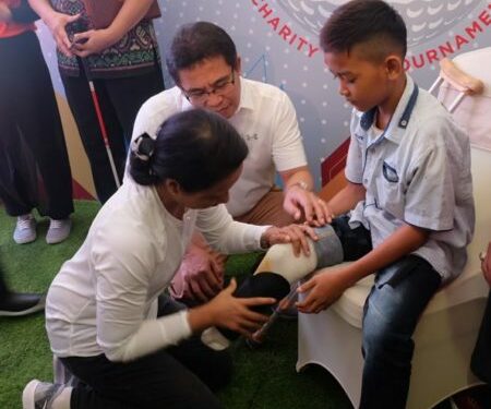 Gelar Telkom Disability Care – Charity Golf Tournament Telkom Serahkan Alat Bantu Bagi 5.200 Difabel