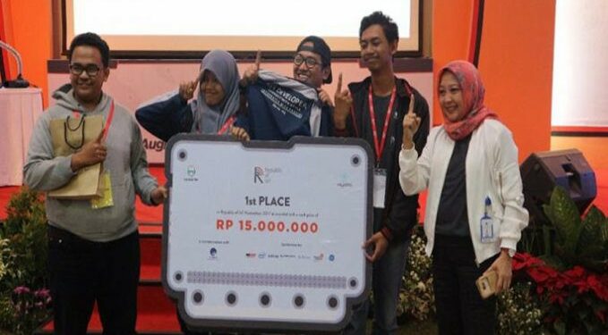 Tiga Hackhletes Juara Hackathon RIoT 2017