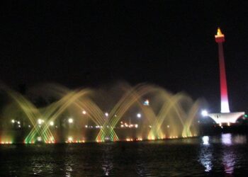 Air Mancur Menari dan Bernyanyi di Monas