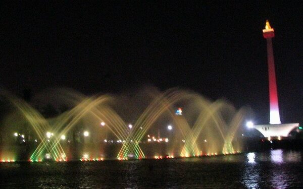 Air Mancur Menari dan Bernyanyi di Monas